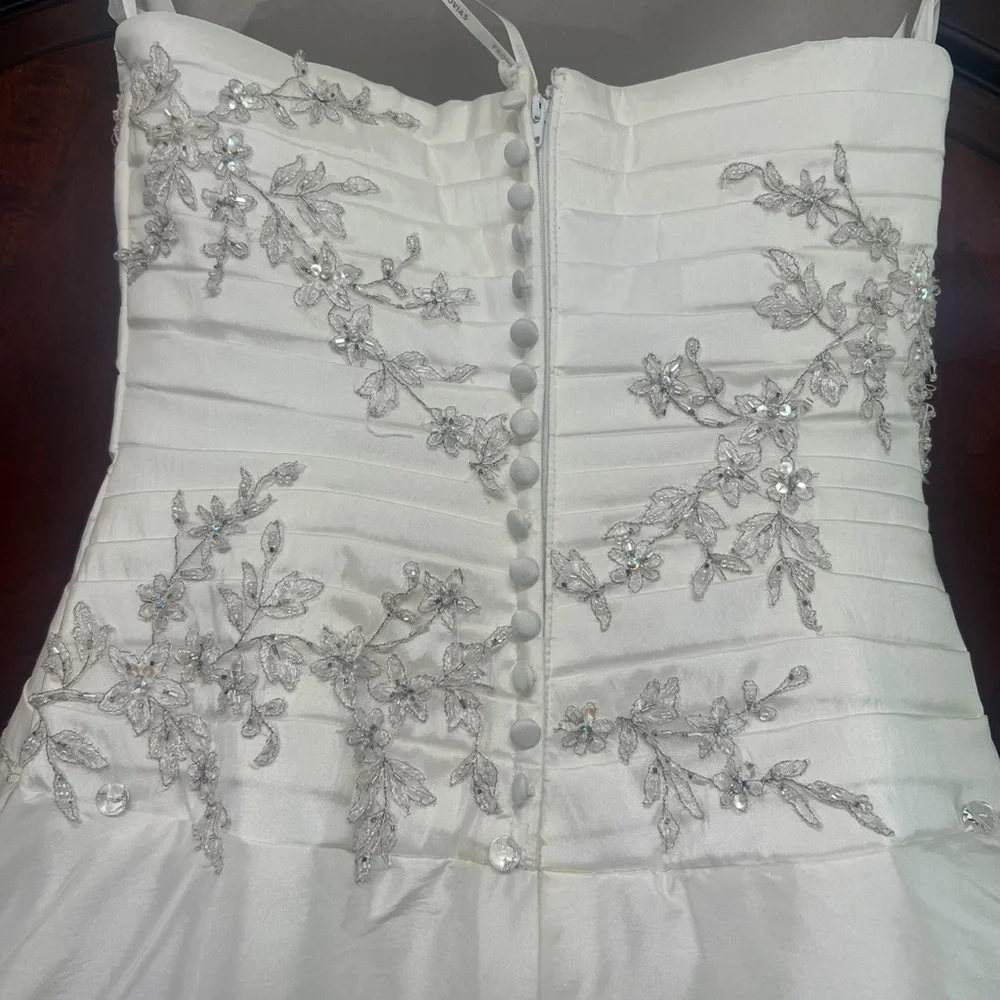 PRONOVIAS wedding dress excellent condition size 8. Worn once. Gorgeous. - Picture 9 of 10